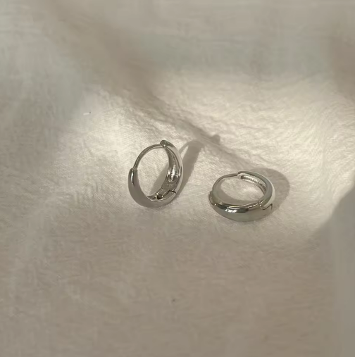 Mira – Minimalist Gold-Plated Earrings