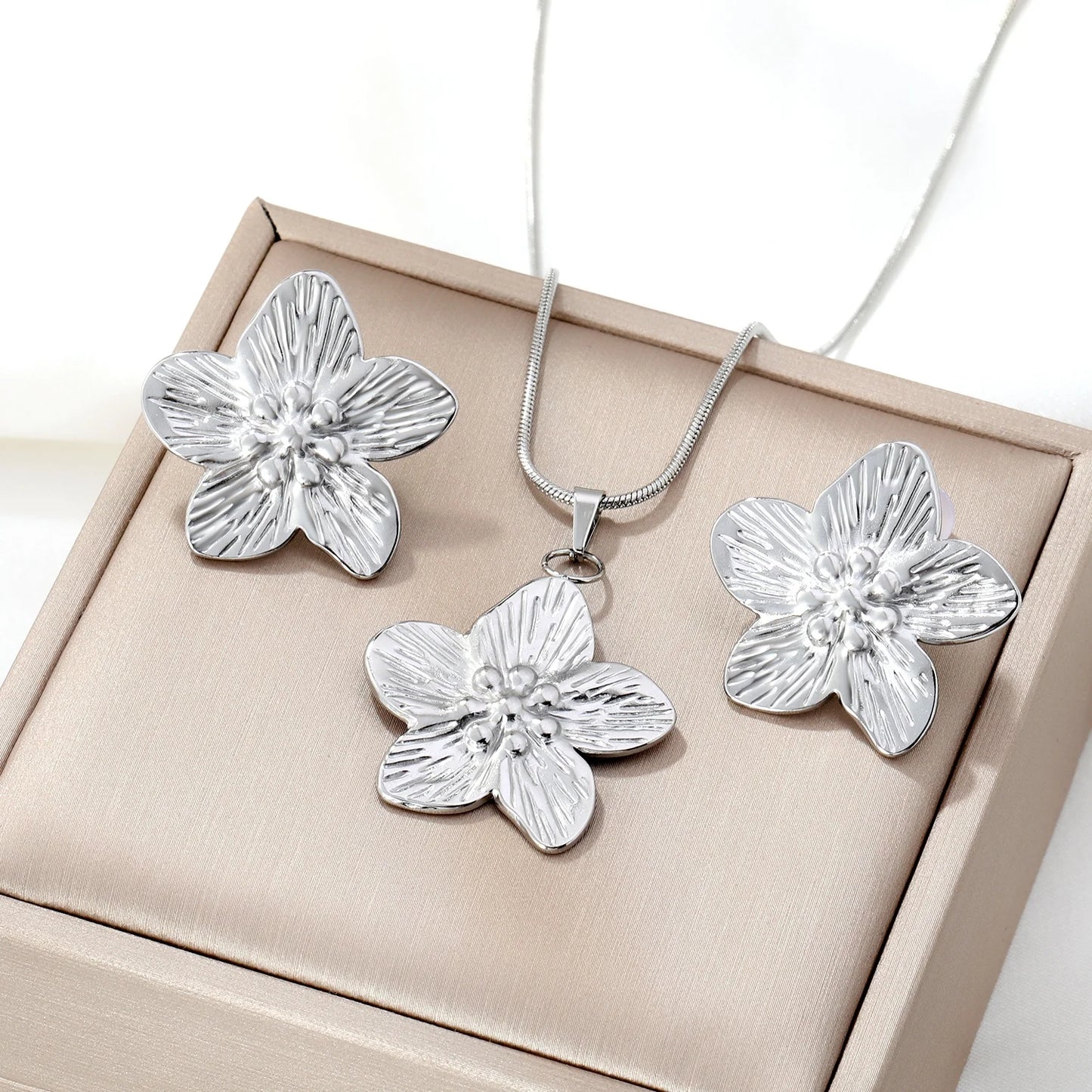 Flora Aurelia – Gold & Silver Stainless Steel Flower Necklace & Earrings Set