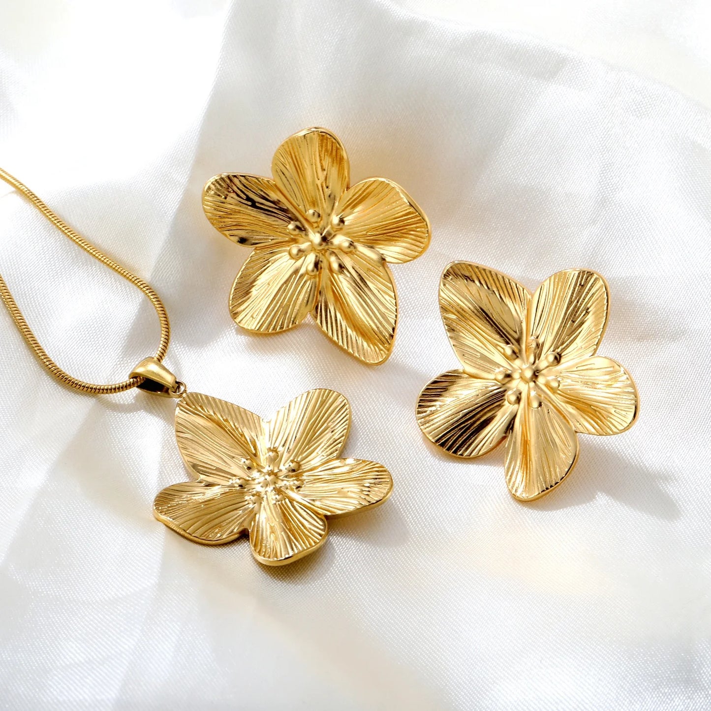 Flora Aurelia – Gold & Silver Stainless Steel Flower Necklace & Earrings Set