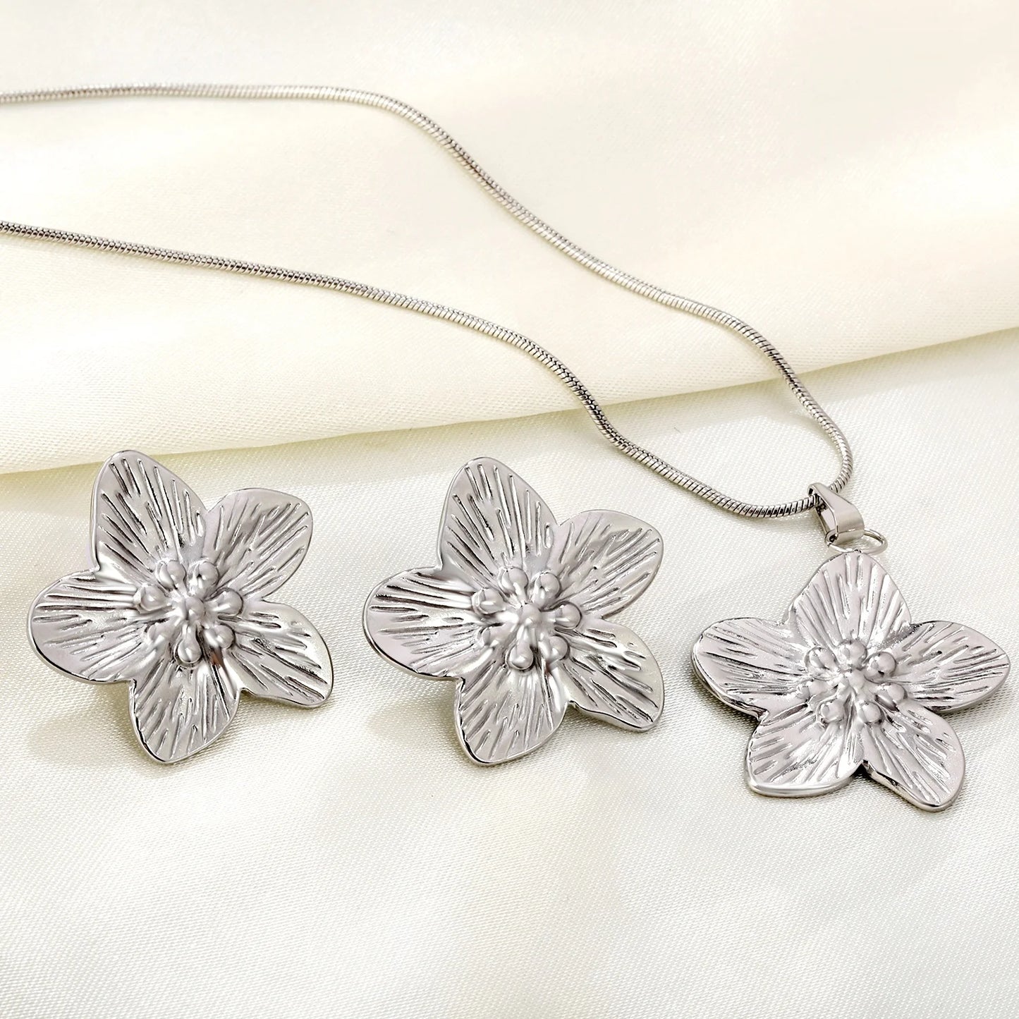 Flora Aurelia – Gold & Silver Stainless Steel Flower Necklace & Earrings Set