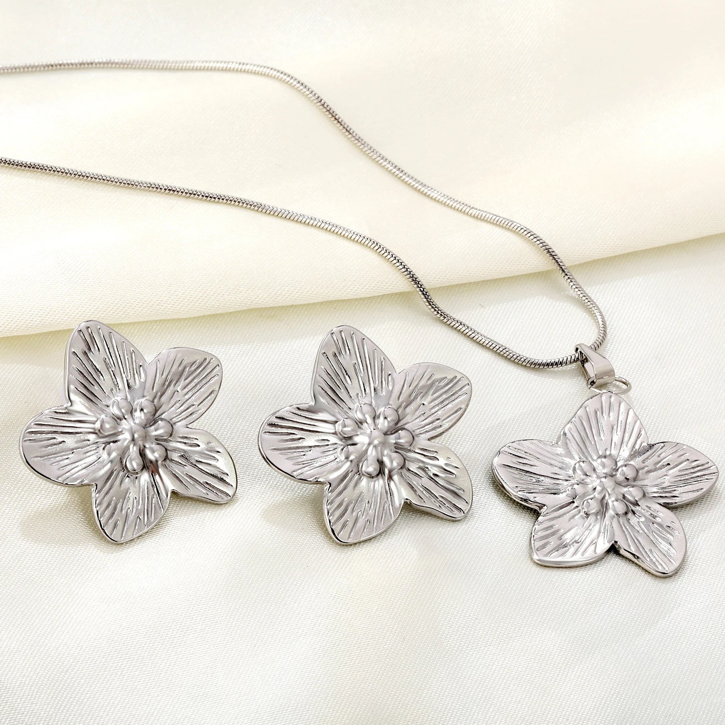 Flora Aurelia – Gold & Silver Stainless Steel Flower Necklace & Earrings Set