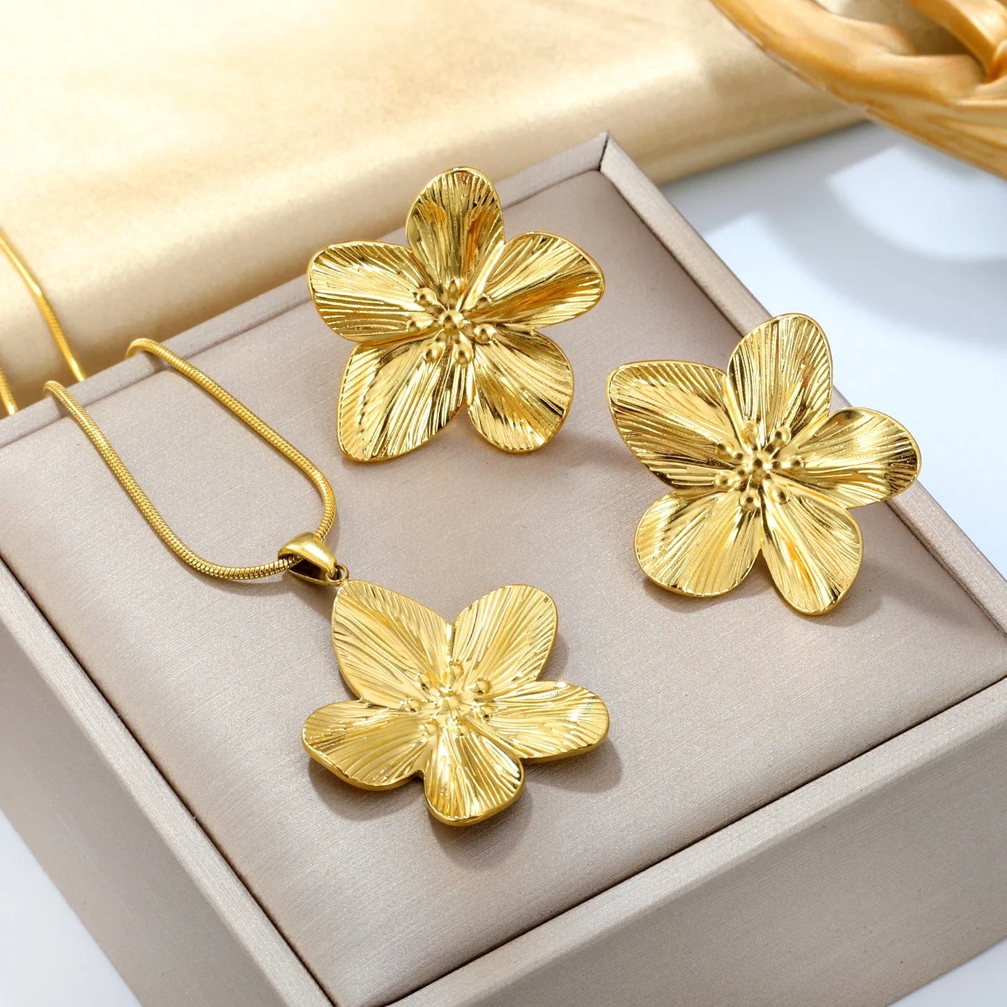 Flora Aurelia – Gold & Silver Stainless Steel Flower Necklace & Earrings Set