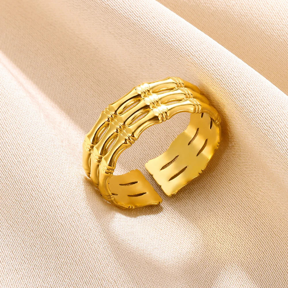 Aurum Muse – Modern Gold Stainless Steel Rings for Women