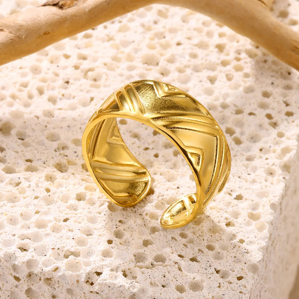 Aurum Muse – Modern Gold Stainless Steel Rings for Women
