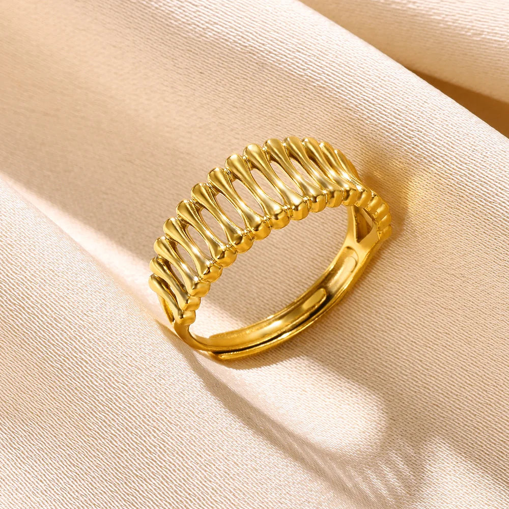 Aurum Muse – Modern Gold Stainless Steel Rings for Women