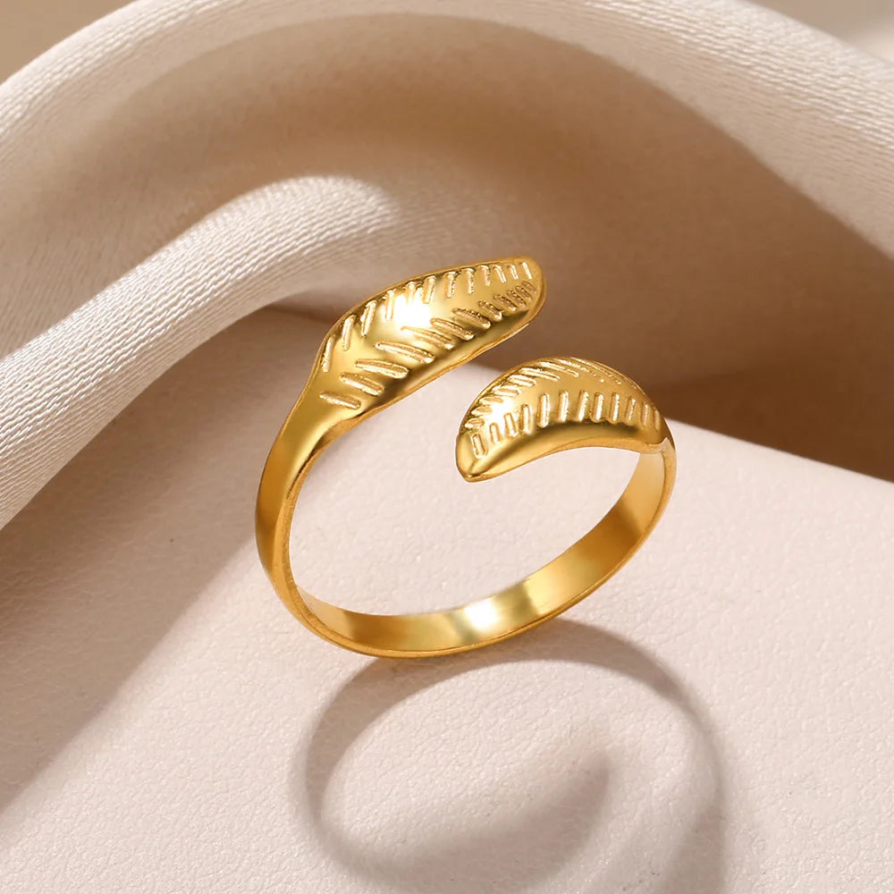 Aurum Muse – Modern Gold Stainless Steel Rings for Women