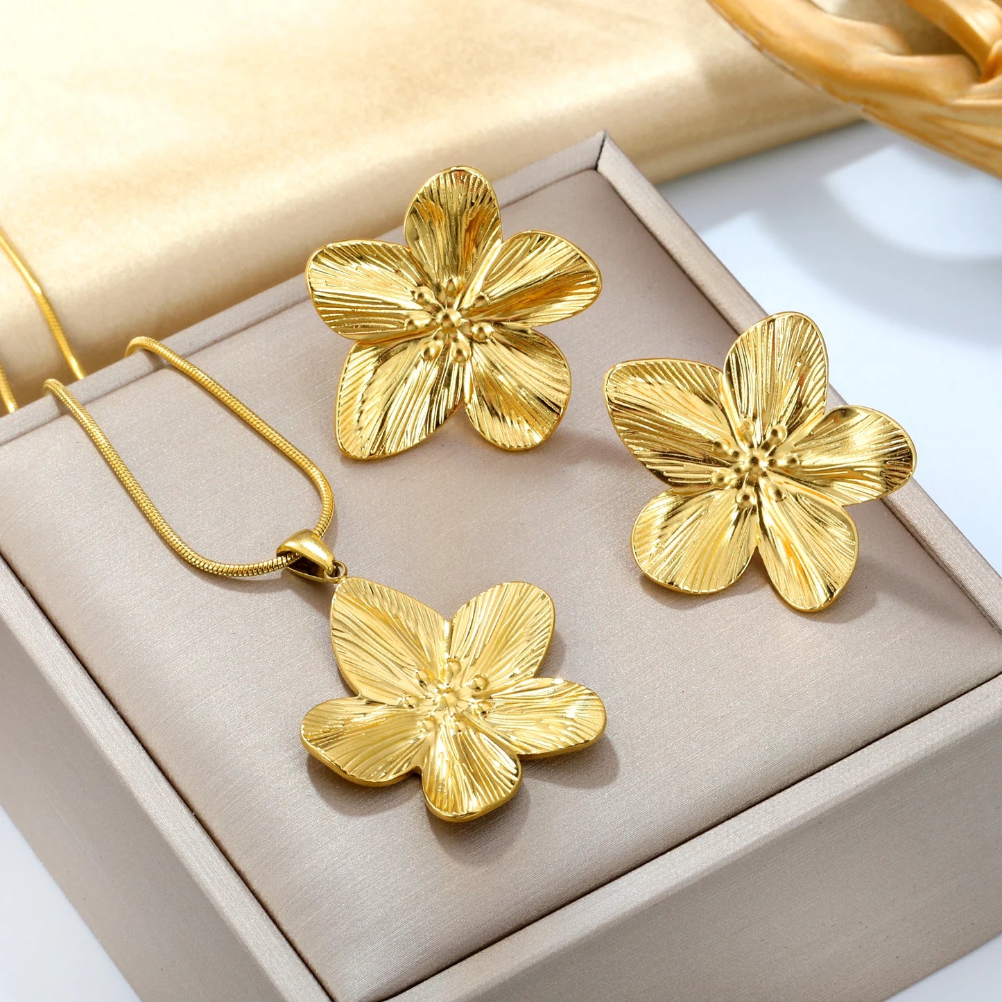 Flora Aurelia – Gold & Silver Stainless Steel Flower Necklace & Earrings Set