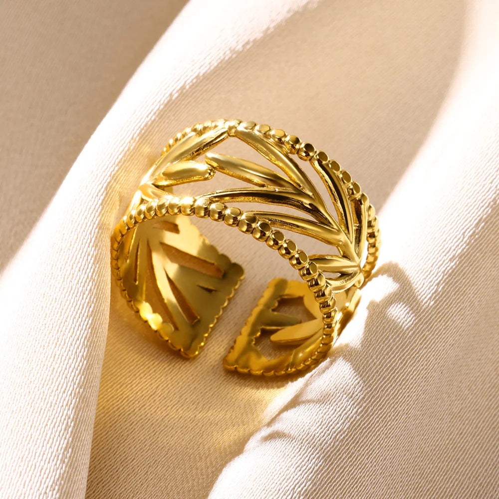 Aurum Muse – Modern Gold Stainless Steel Rings for Women