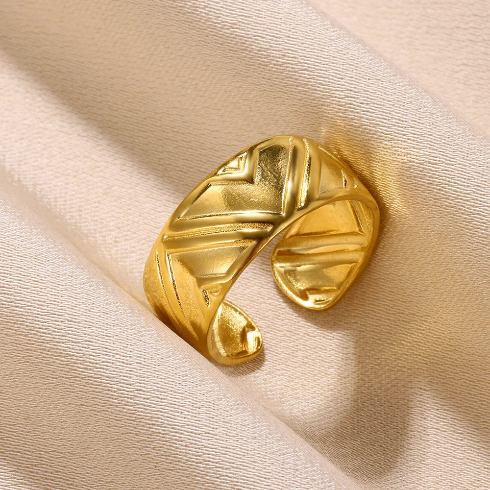 Aurum Muse – Modern Gold Stainless Steel Rings for Women