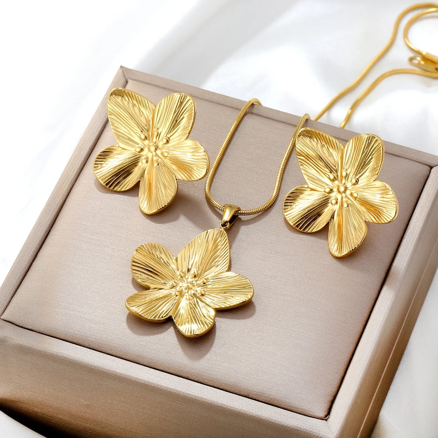 Flora Aurelia – Gold & Silver Stainless Steel Flower Necklace & Earrings Set