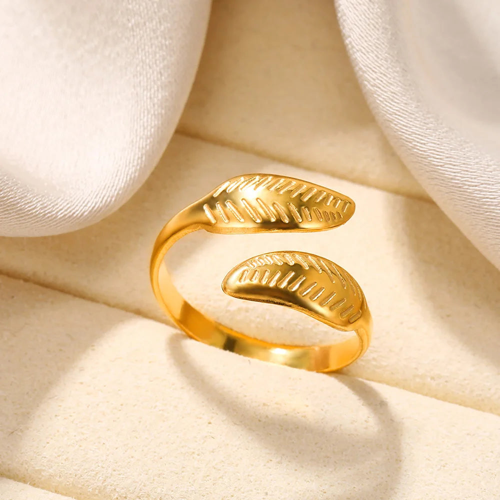 Aurum Muse – Modern Gold Stainless Steel Rings for Women