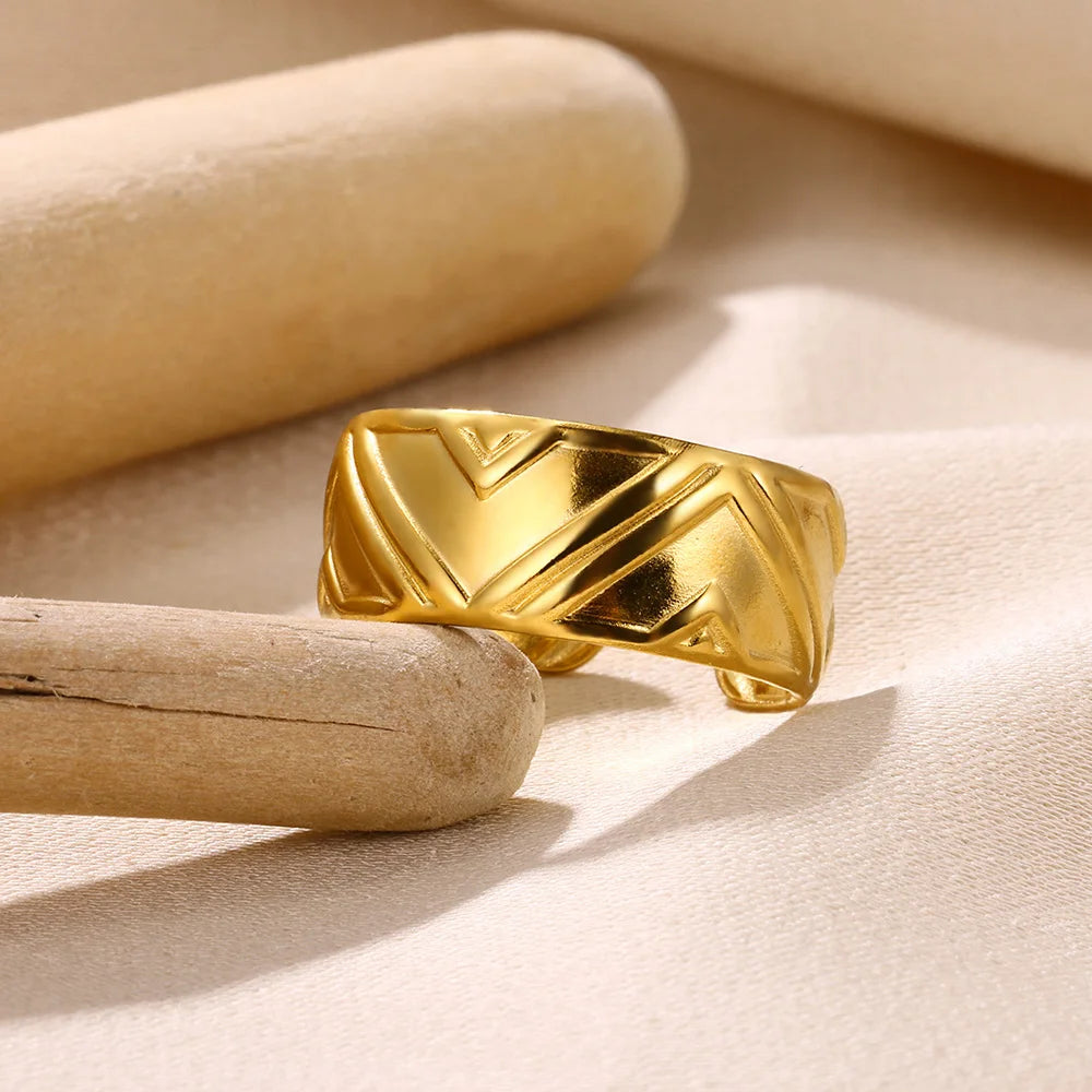 Aurum Muse – Modern Gold Stainless Steel Rings for Women