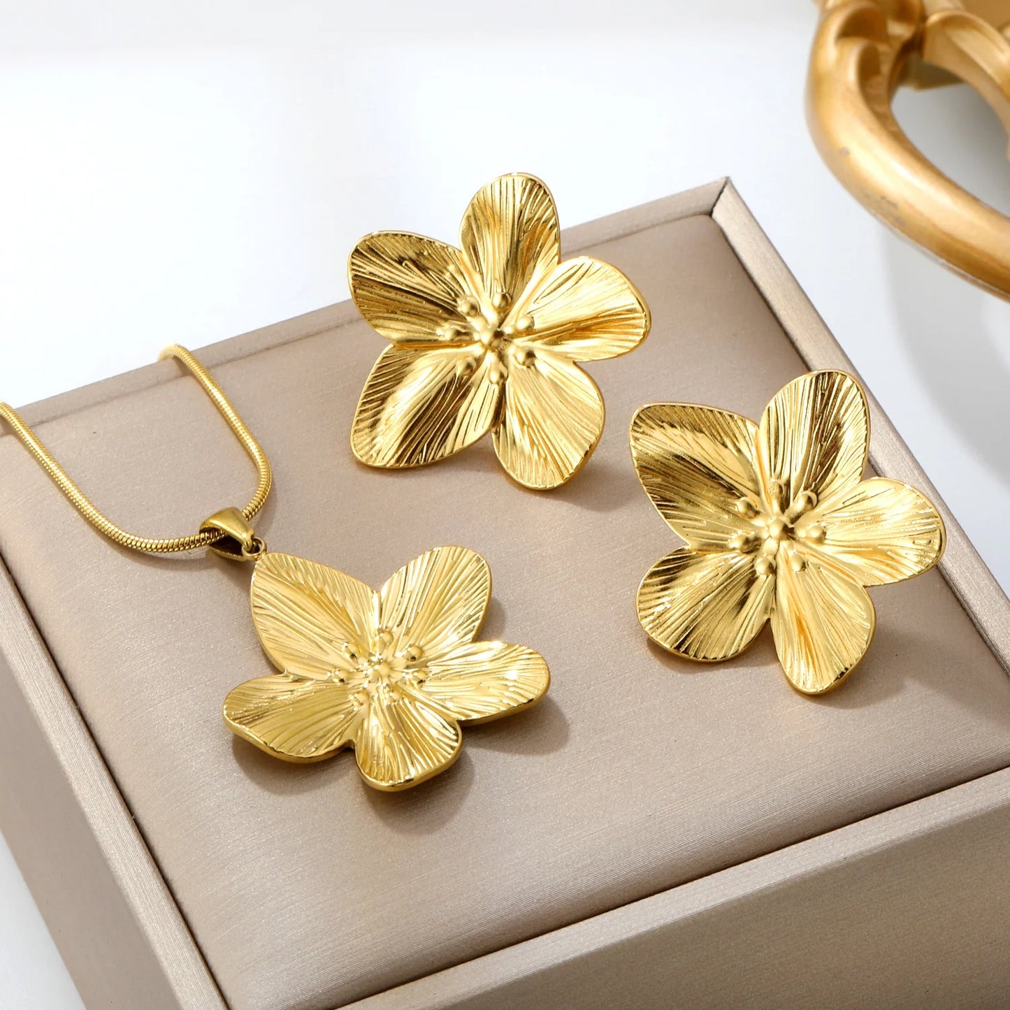 Flora Aurelia – Gold & Silver Stainless Steel Flower Necklace & Earrings Set